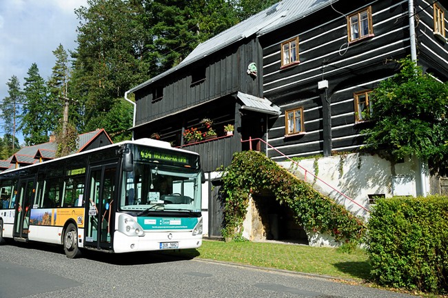 Turistický autobus národním parkem