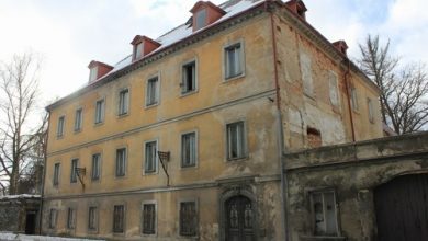 Tzv. Anglický dům v Rumburku z 1720. Stav v předjaří 2012. Foto Klára Mágrová