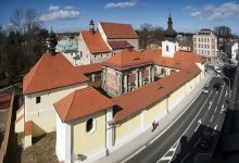 Loreta v Rumburku - celkový pohled na kostel sv. Vavřince, Svatou chýši a ambit (foto Jiří Stejskal)