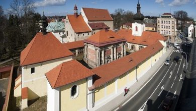 Loreta v Rumburku - celkový pohled na kostel sv. Vavřince, Svatou chýši a ambit (foto Jiří Stejskal)